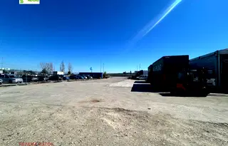 Бизнес имот в с. Лозен