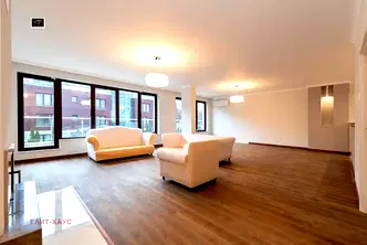 Просторен 4-стаен апартамент с панорамни зимни градини в Бояна