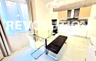 Многостаен апартамент във Варна, Център