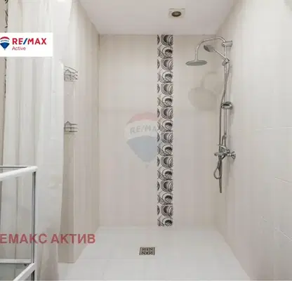 Снимка 3 — Просторен 4-стаен апартамент в Центъра на Варна с балкон