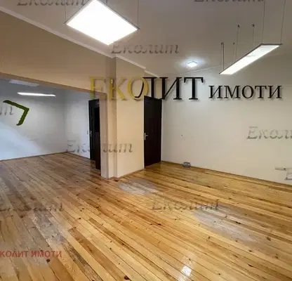 Снимка 3 — Многостаен апартамент в София, Докторски паметник