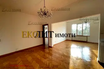 Многостаен апартамент в София, Докторски паметник