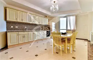 Многостаен апартамент във Варна, Младост 1