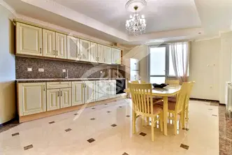 Многостаен апартамент във Варна, Младост 1