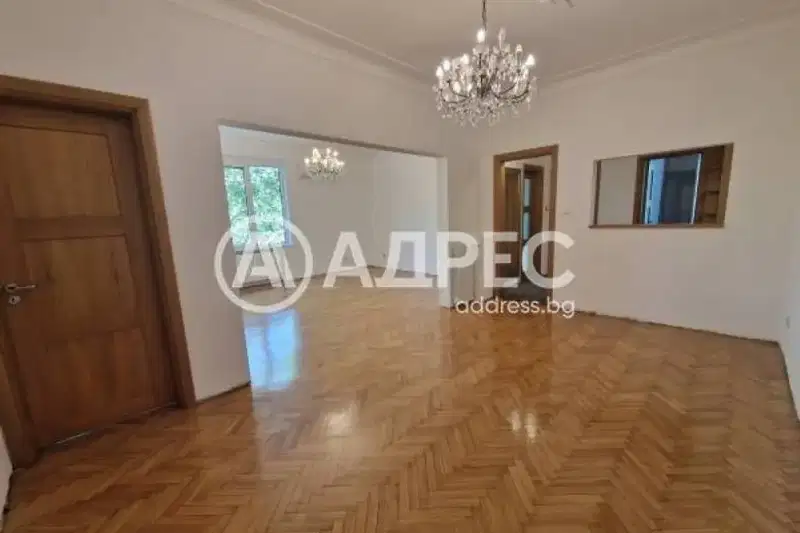 Многостаен апартамент в София, Оборище
