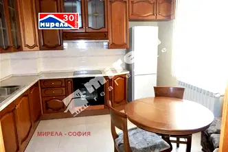 Просторен 4-стаен апартамент с два балкона в Стрелбище, София