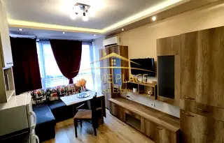 Двустаен апартамент във Варна, Център