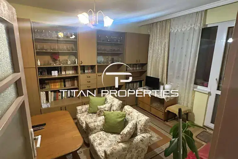 Двустаен апартамент във Варна, Център