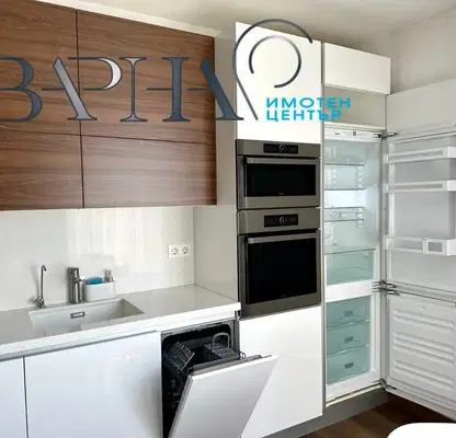 Снимка 3 — Двустаен апартамент във Варна, Център