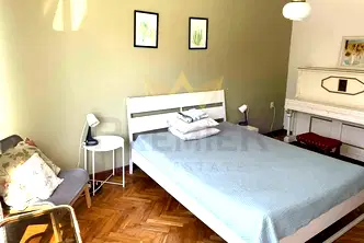 Двустаен апартамент във Варна, Център