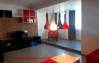 Двустаен апартамент с голяма тераса в центъра на Бургас