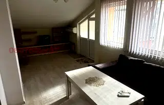 Двустаен апартамент в Хасково, Червена стена