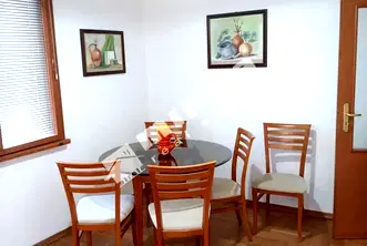 Двустаен апартамент в София, Докторски паметник