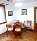 Двустаен апартамент в София, Докторски паметник