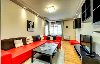 Двустаен апартамент в София, Докторски паметник