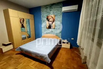 Двустаен апартамент в София, Докторски паметник