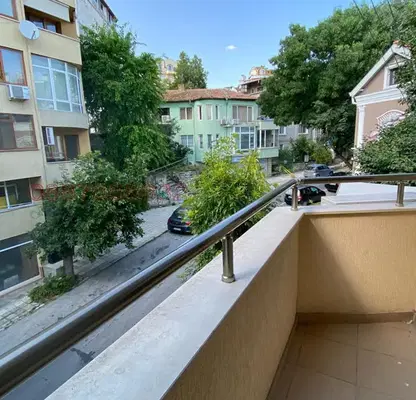 Снимка 2 — Двустаен апартамент в Гръцка махала, Варна с тераса