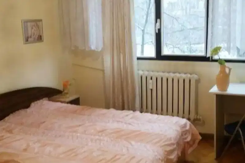 Двустаен апартамент в София, Изток
