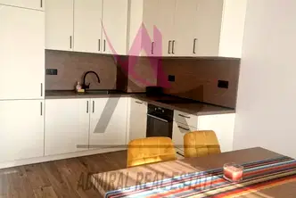 Двустаен апартамент във Варна, Младост 1