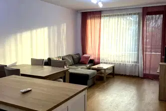 Просторен 2-стаен апартамент с две бани в Младост 2, Варна