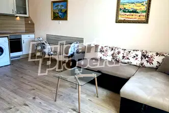 Двустаен апартамент във Варна, Погреби