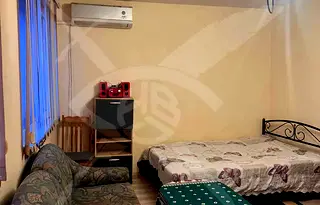 Двустаен апартамент във Варна, Погреби