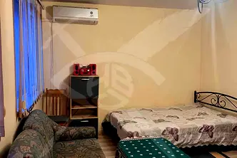 Двустаен апартамент във Варна, Погреби