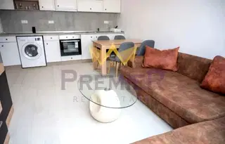Двустаен апартамент с функционален кухненски бокс в Погреби, Варна