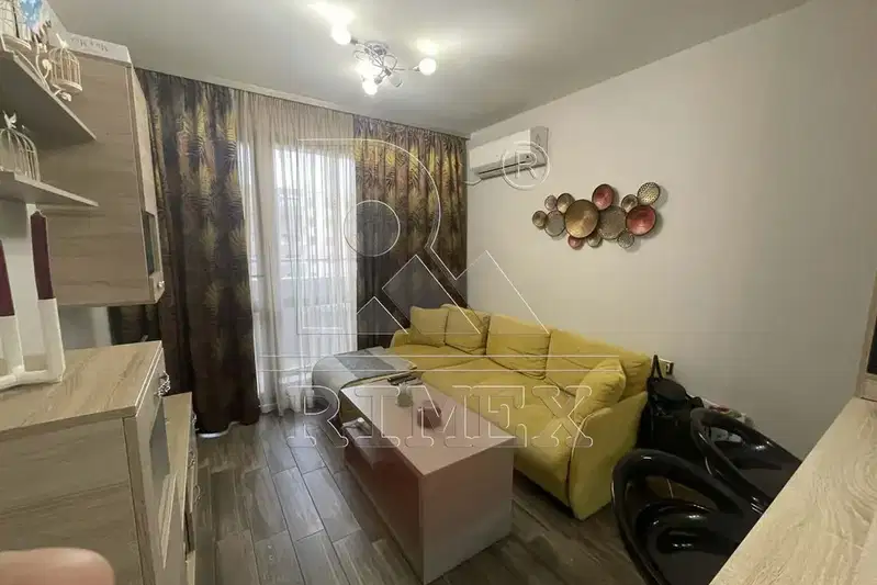 2-стаен апартамент с тераса в Южен, Пловдив