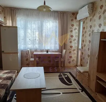 Снимка 4 — Двустаен апартамент във Варна, Зимно кино Тракия