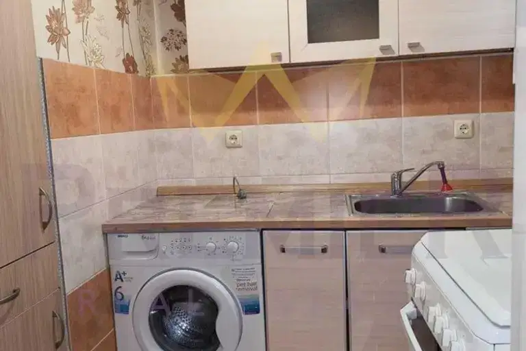 Двустаен апартамент във Варна, Зимно кино Тракия