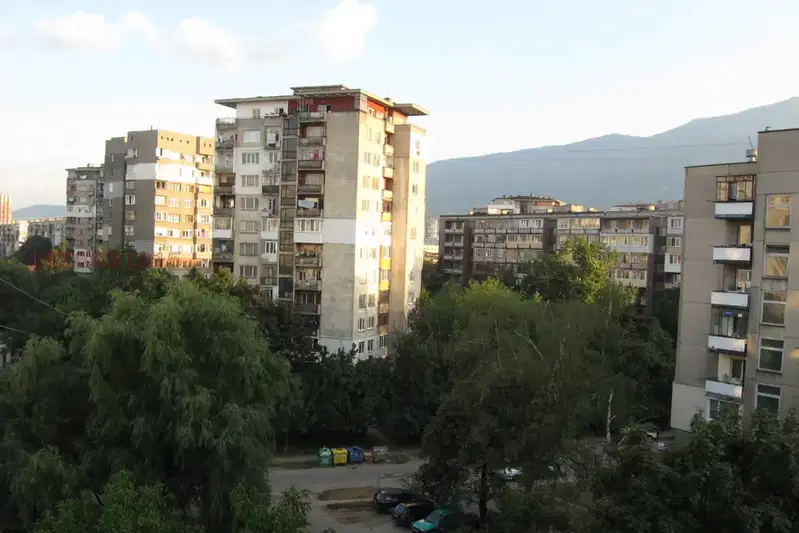 Обзаведен 1-стаен апартамент в Стрелбище с балкон-лоджия