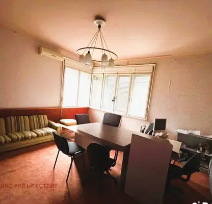 Photo 2 — Floor of House in Ruse, Centyr