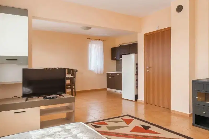 Етаж от къща във Варна, Бяла