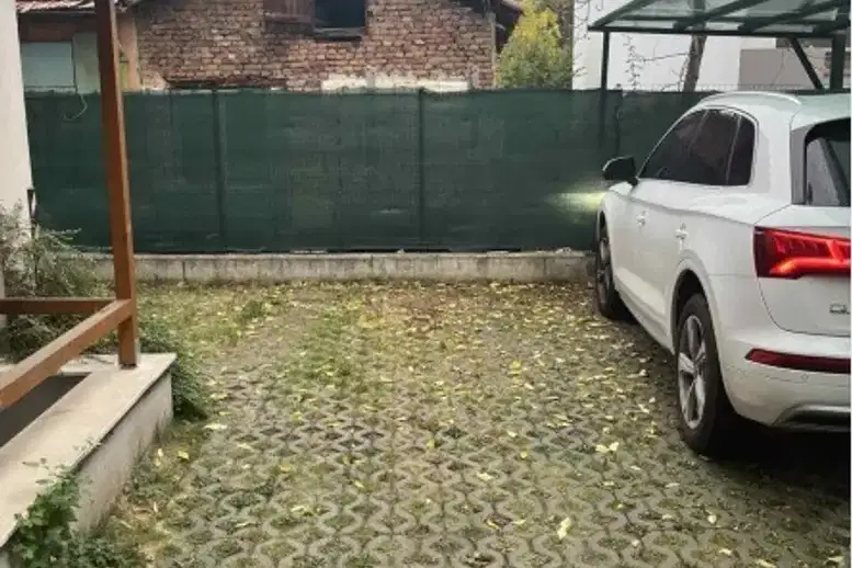 Garage/Parking in Студентски