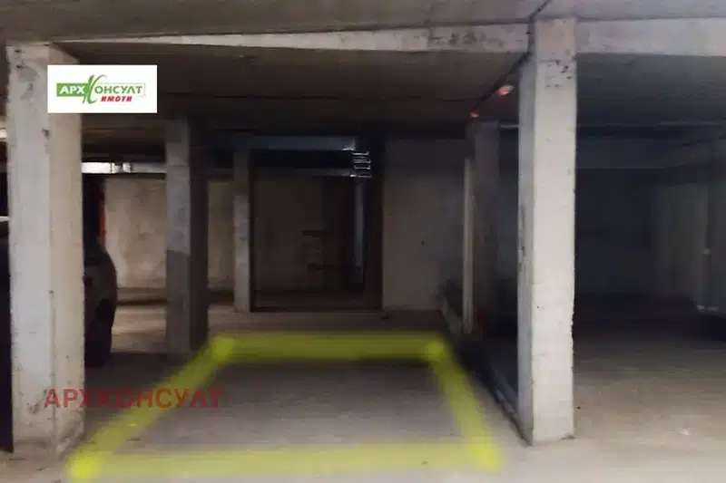 Garage/Parking in Sofiya, Banishora