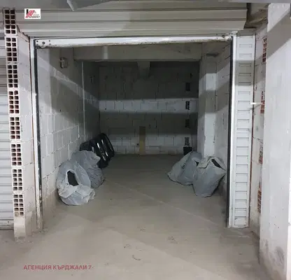 Снимка 2 — Гараж/Паркомясто в Кърджали, Център