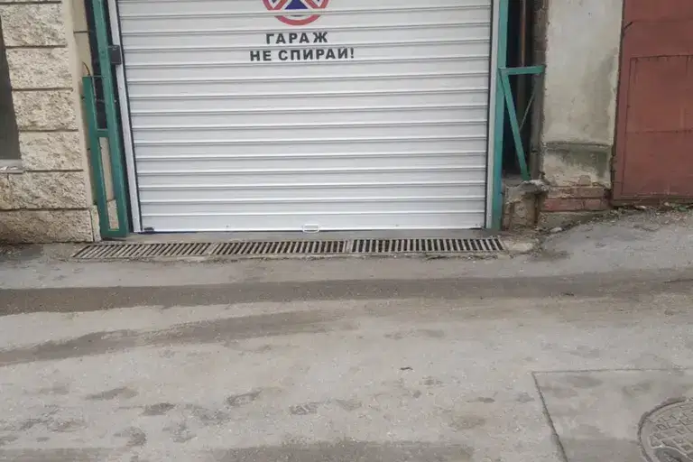 Garage/Parking in Ruse, Centyr