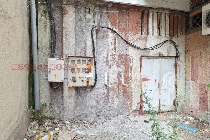 Garage in Dobrich, Centyr