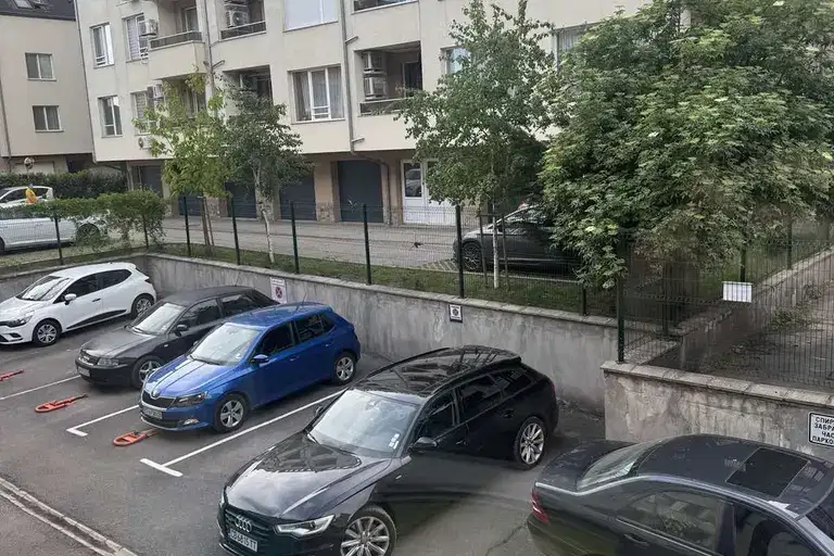 Garage/Parking in Sofiya, Dyrvenica