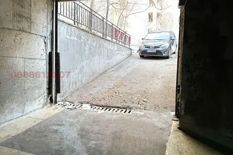 Garage/Parking in Sofiya, Suhata Reka