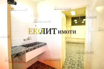 Бизнес имот в София, Белите брези
