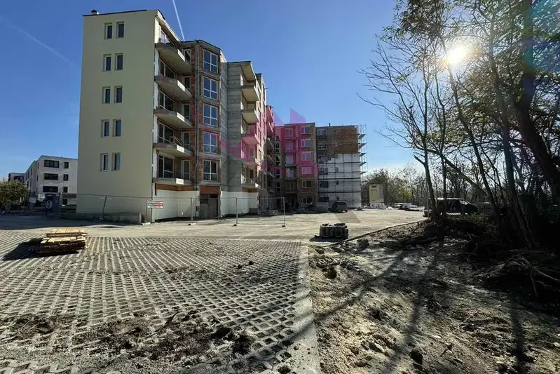 Бизнес имот във Варна, Младост 1