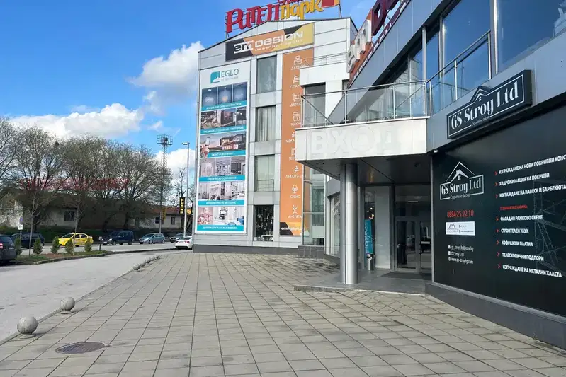 Бизнес имот в Плевен, Широк център