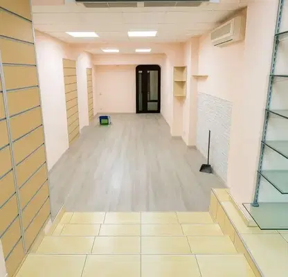Снимка 4 — Тристаен самостоятелен имот в Банишора с паркинг