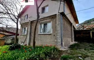 Къща във Велико Търново, Център