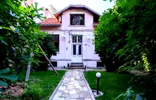 Къща в София, Център