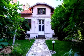 Къща в София, Център