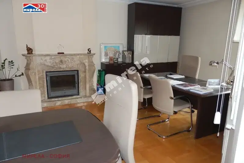 Къща в София, Център