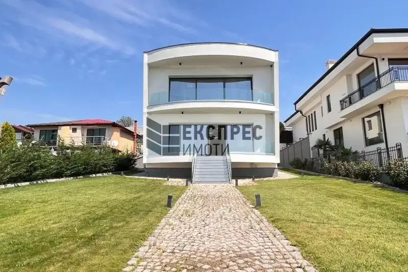 House in Varna, Pchelina